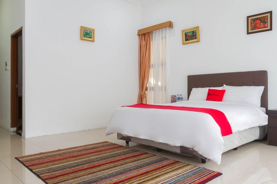 Отель Reddoorz Near Jatinangor Town Square Экстерьер фото