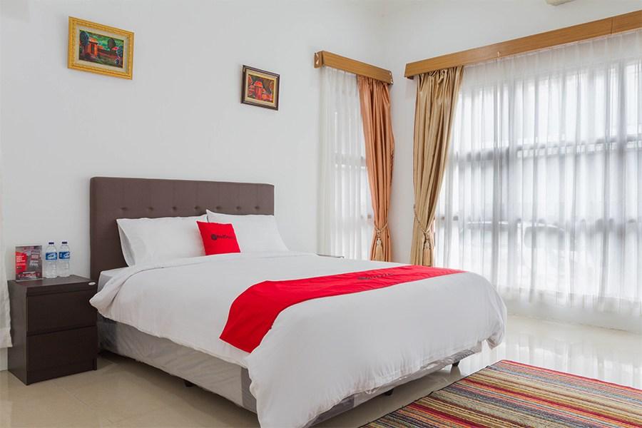 Отель Reddoorz Near Jatinangor Town Square Экстерьер фото