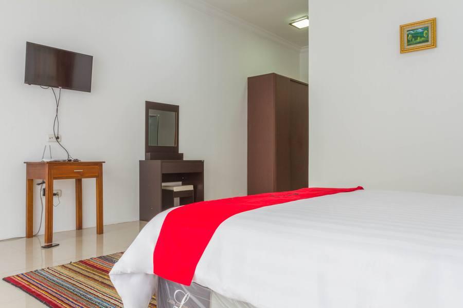 Отель Reddoorz Near Jatinangor Town Square Экстерьер фото