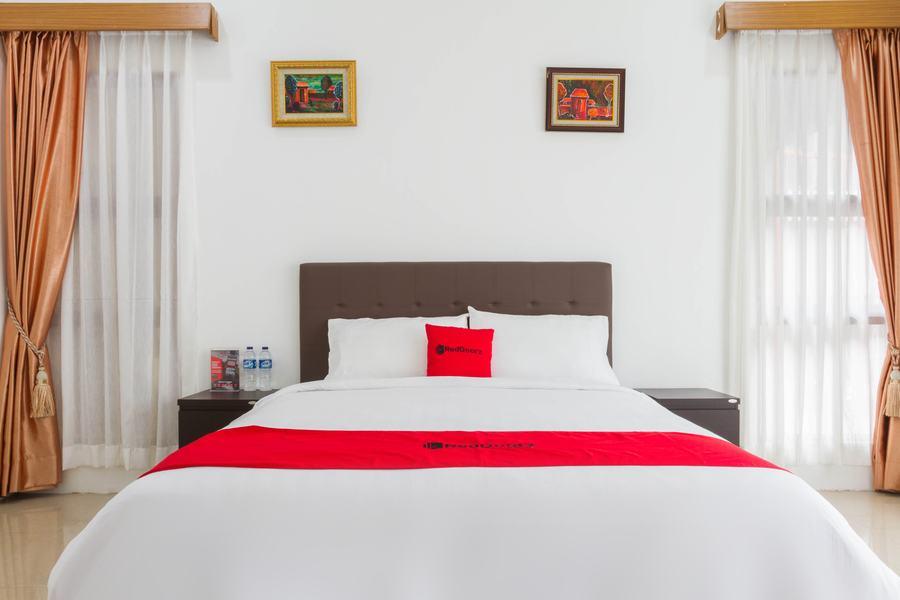 Отель Reddoorz Near Jatinangor Town Square Экстерьер фото