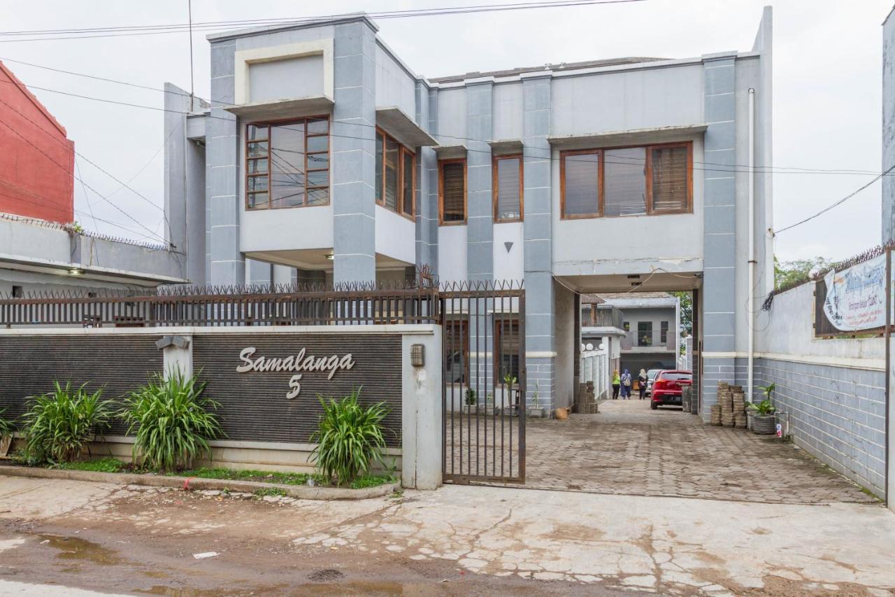 Отель Reddoorz Near Jatinangor Town Square Экстерьер фото