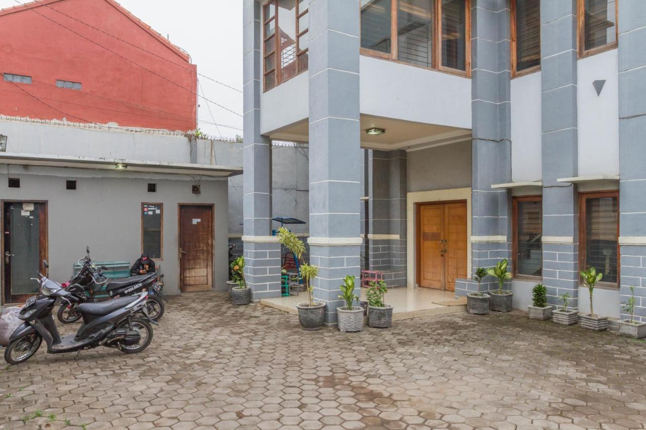 Отель Reddoorz Near Jatinangor Town Square Экстерьер фото