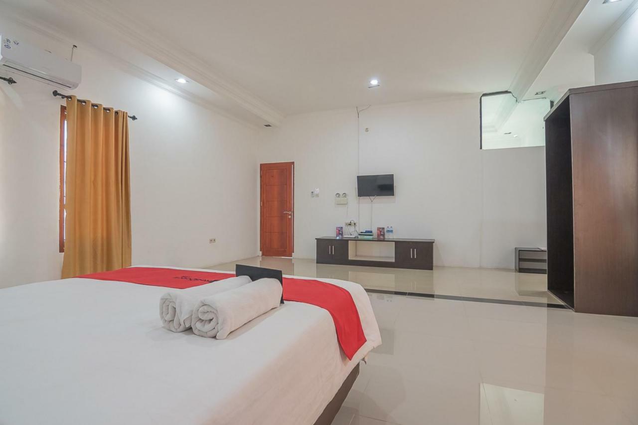 Отель Reddoorz Near Jatinangor Town Square Экстерьер фото
