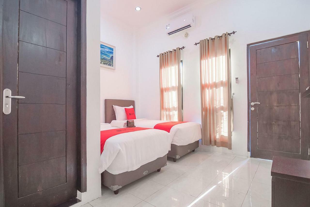 Отель Reddoorz Near Jatinangor Town Square Экстерьер фото